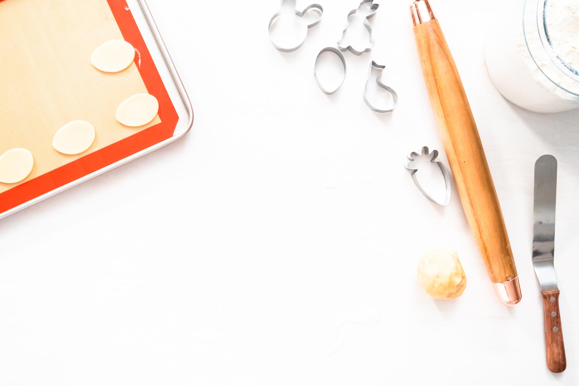 Workshop table with ingredients and notebooks